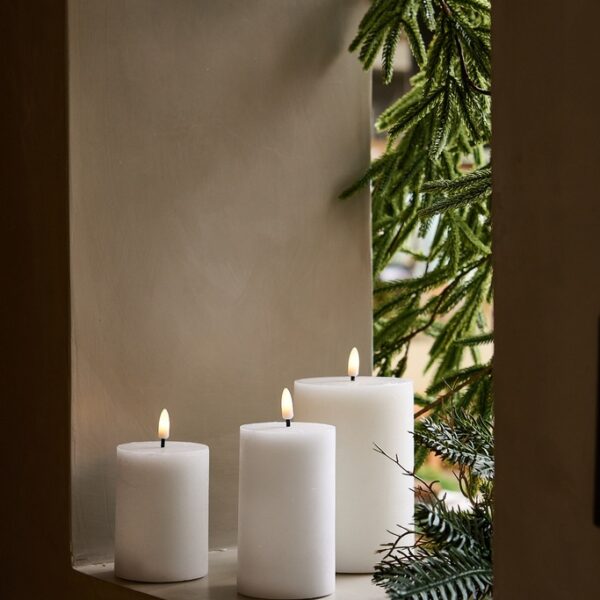 Vela Saha White